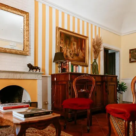 Foresteria Di Palazzo Picedi - Historic Gasthof