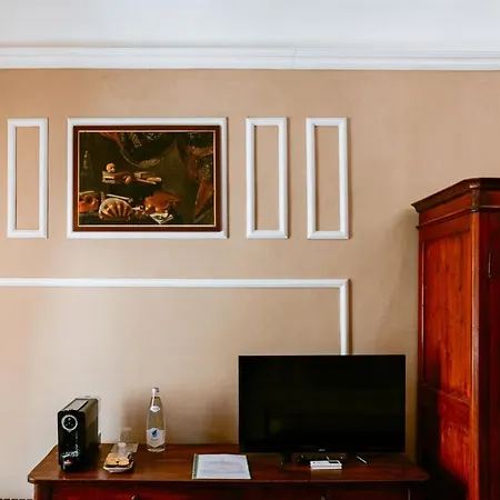 La Foresteria Di Palazzo Picedi Benettini سارزانا