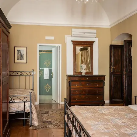 Foresteria Di Palazzo Picedi - Historic Πανσιόν