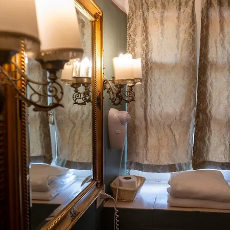 La Foresteria Di Palazzo Picedi Benettini بيت ضيافة سارزانا