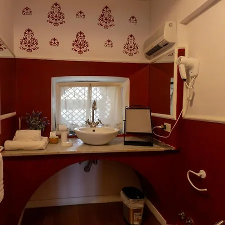 La Foresteria Di Palazzo Picedi Benettini سارزانا