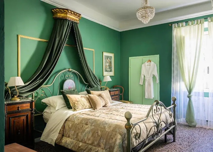 La Foresteria Di Palazzo Picedi Benettini 萨尔扎纳